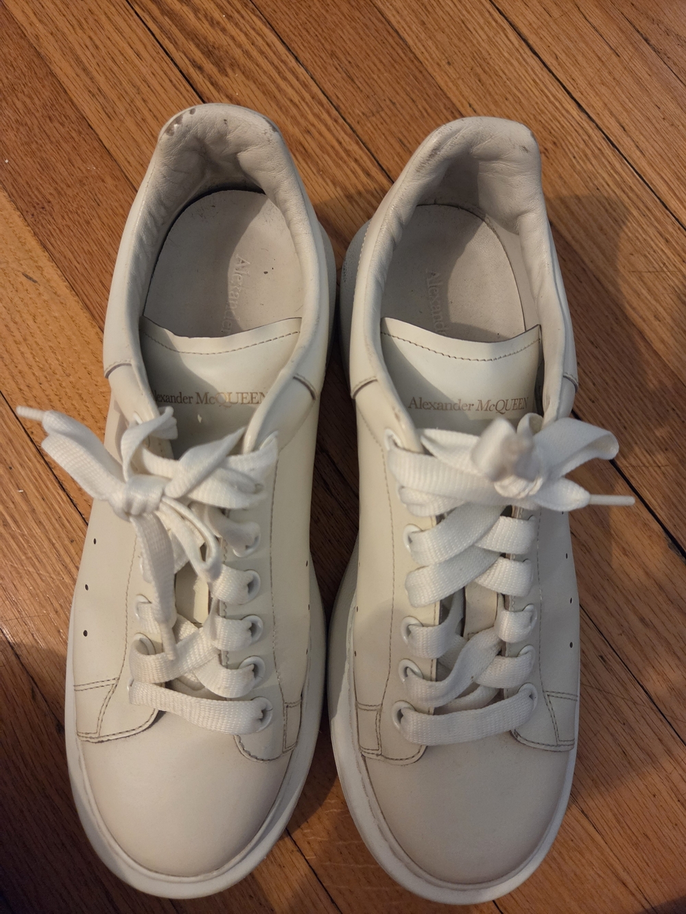 Alexander McQueen White Low-Top Leather Sneakers - Picture 6 of 7